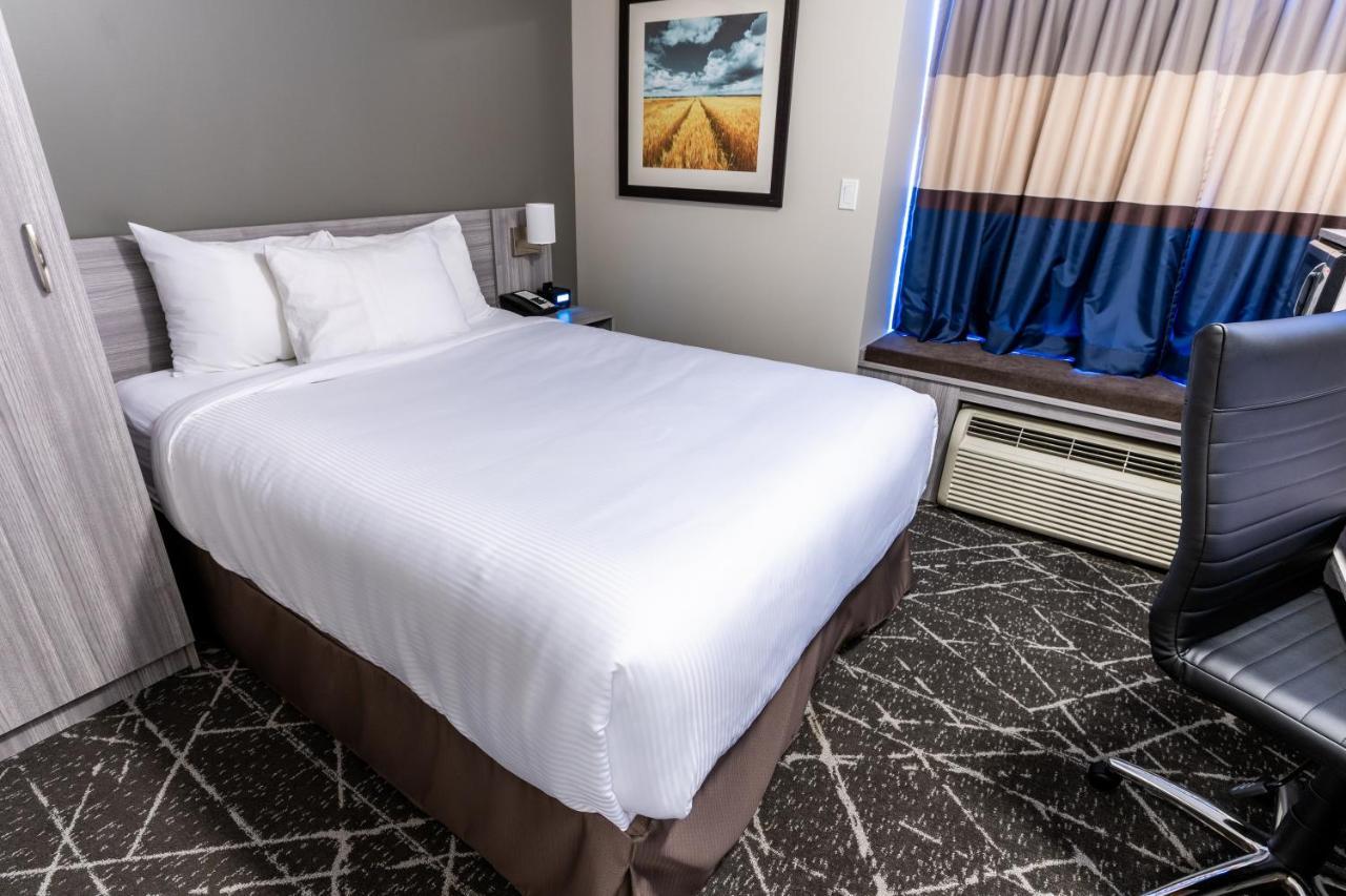 Microtel Inn & Suites By Wyndham Lloydminster Eksteriør bilde