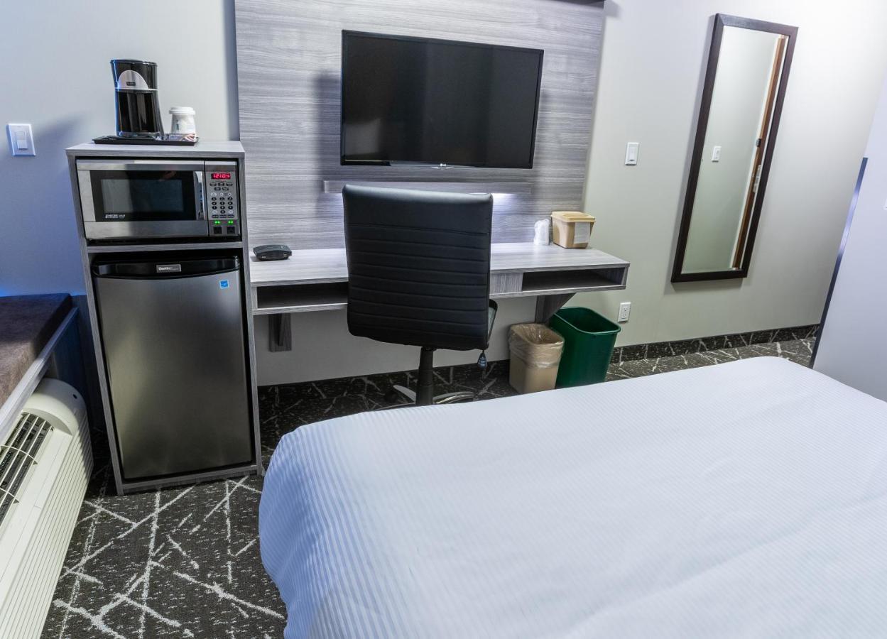 Microtel Inn & Suites By Wyndham Lloydminster Eksteriør bilde