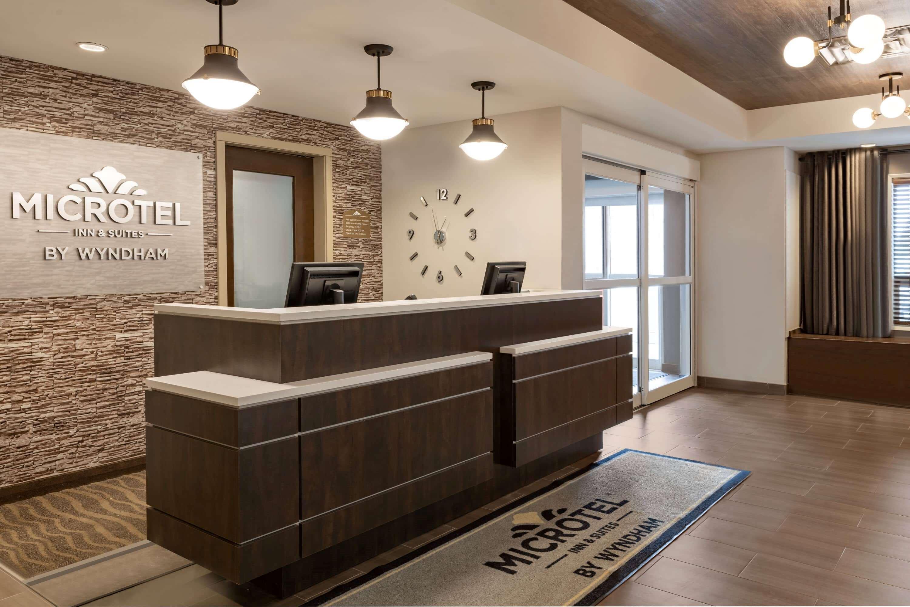 Microtel Inn & Suites By Wyndham Lloydminster Eksteriør bilde