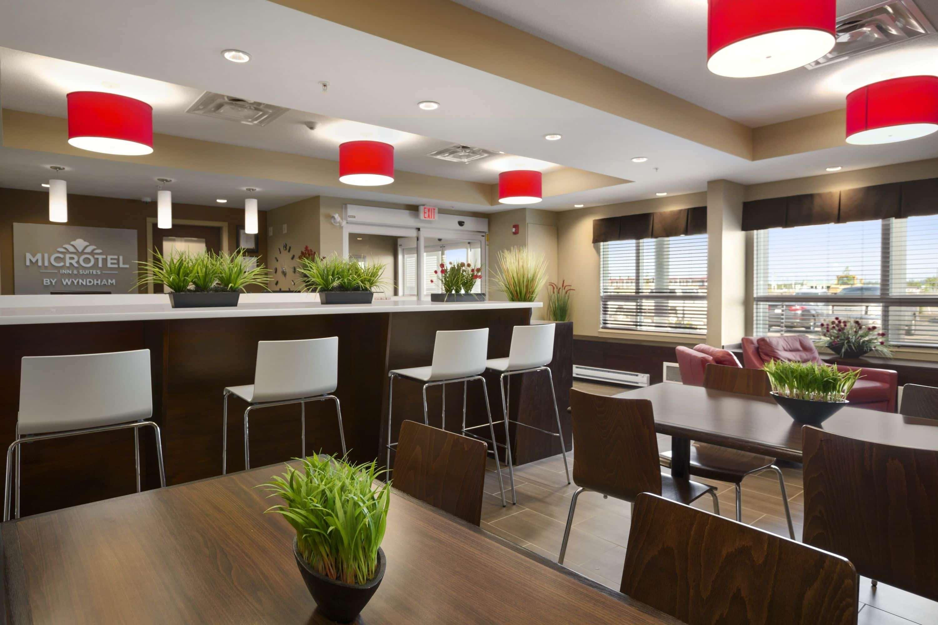 Microtel Inn & Suites By Wyndham Lloydminster Eksteriør bilde