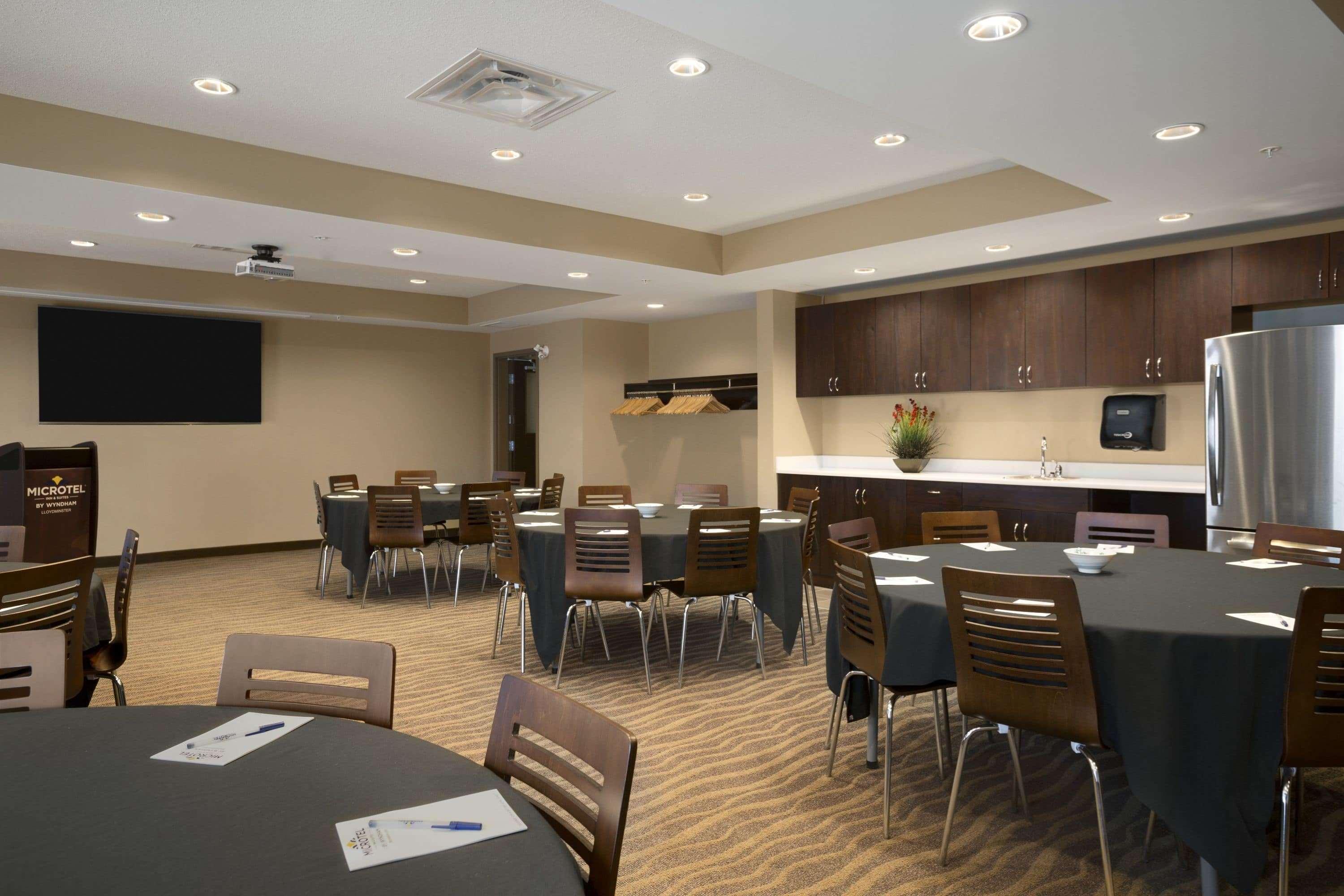 Microtel Inn & Suites By Wyndham Lloydminster Eksteriør bilde