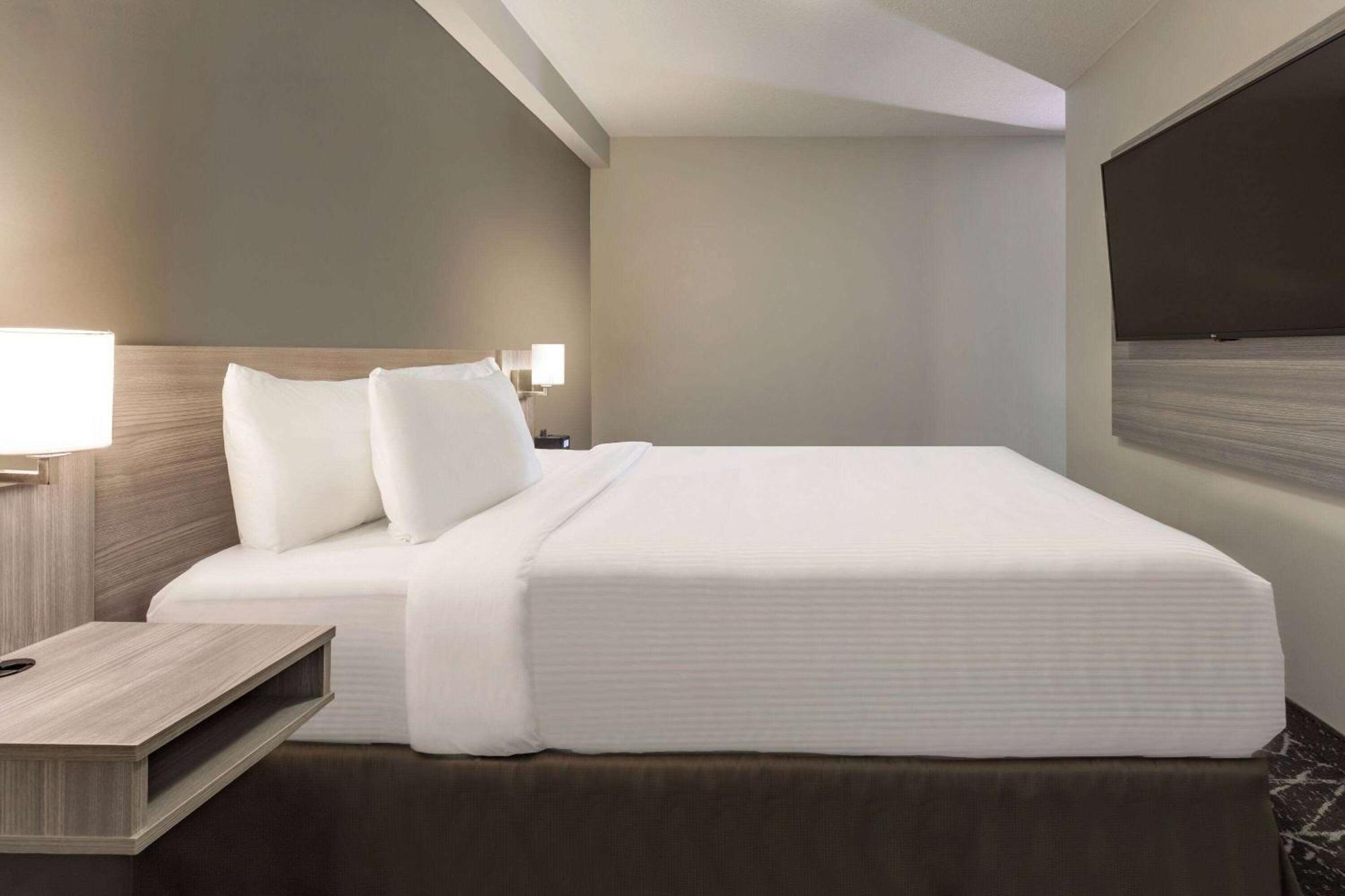 Microtel Inn & Suites By Wyndham Lloydminster Eksteriør bilde